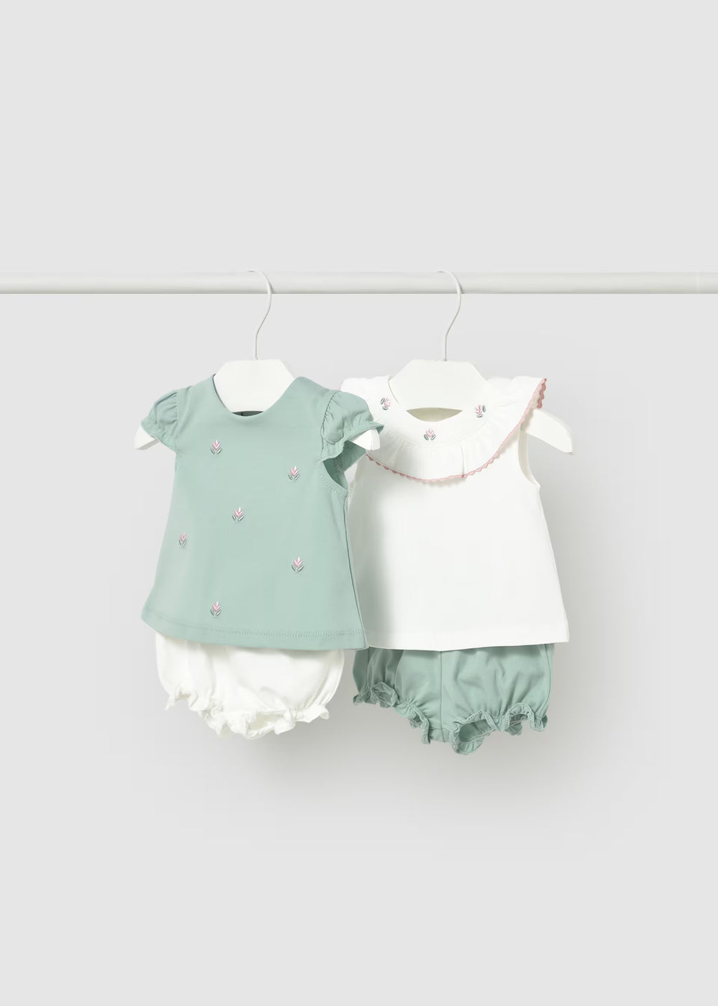 Conjunto 4 piezas cuello volante