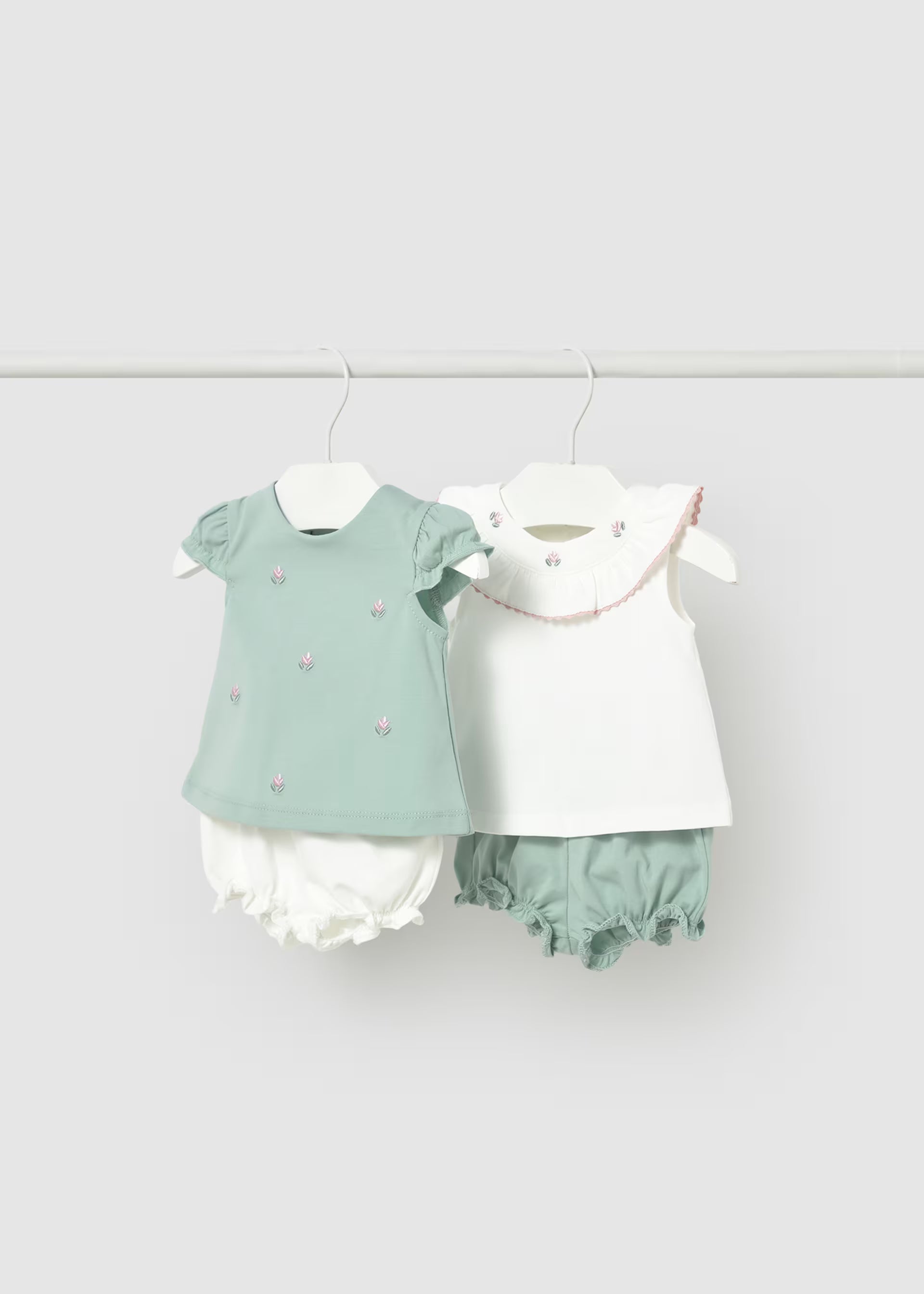Conjunto 4 piezas cuello volante