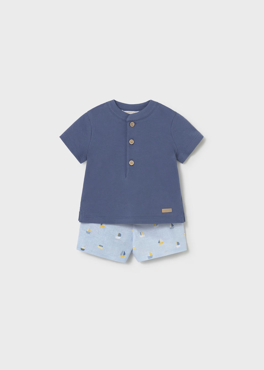 Conjunto pantalón corto estampado y polo
