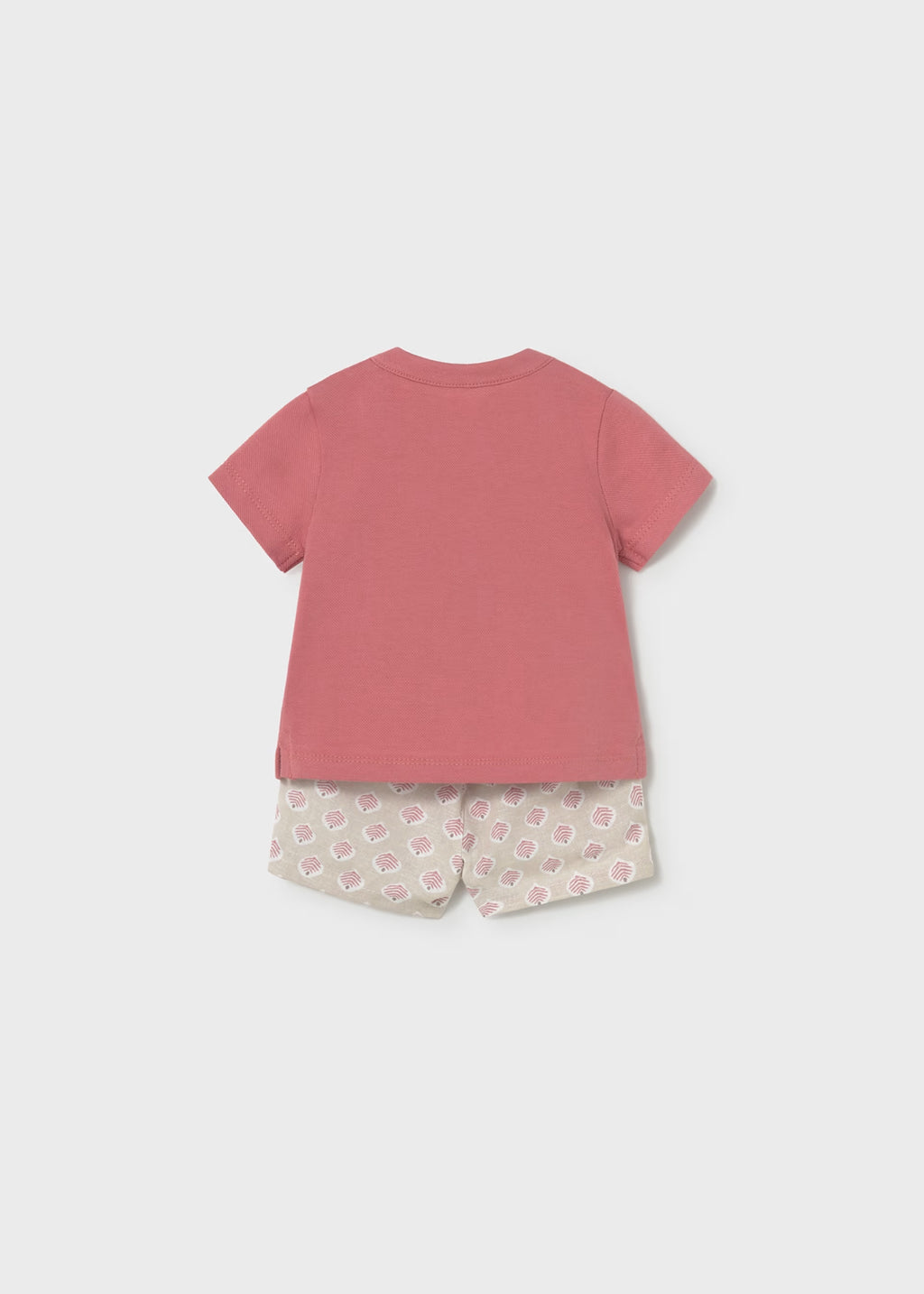 Conjunto pantalón corto estampado y polo