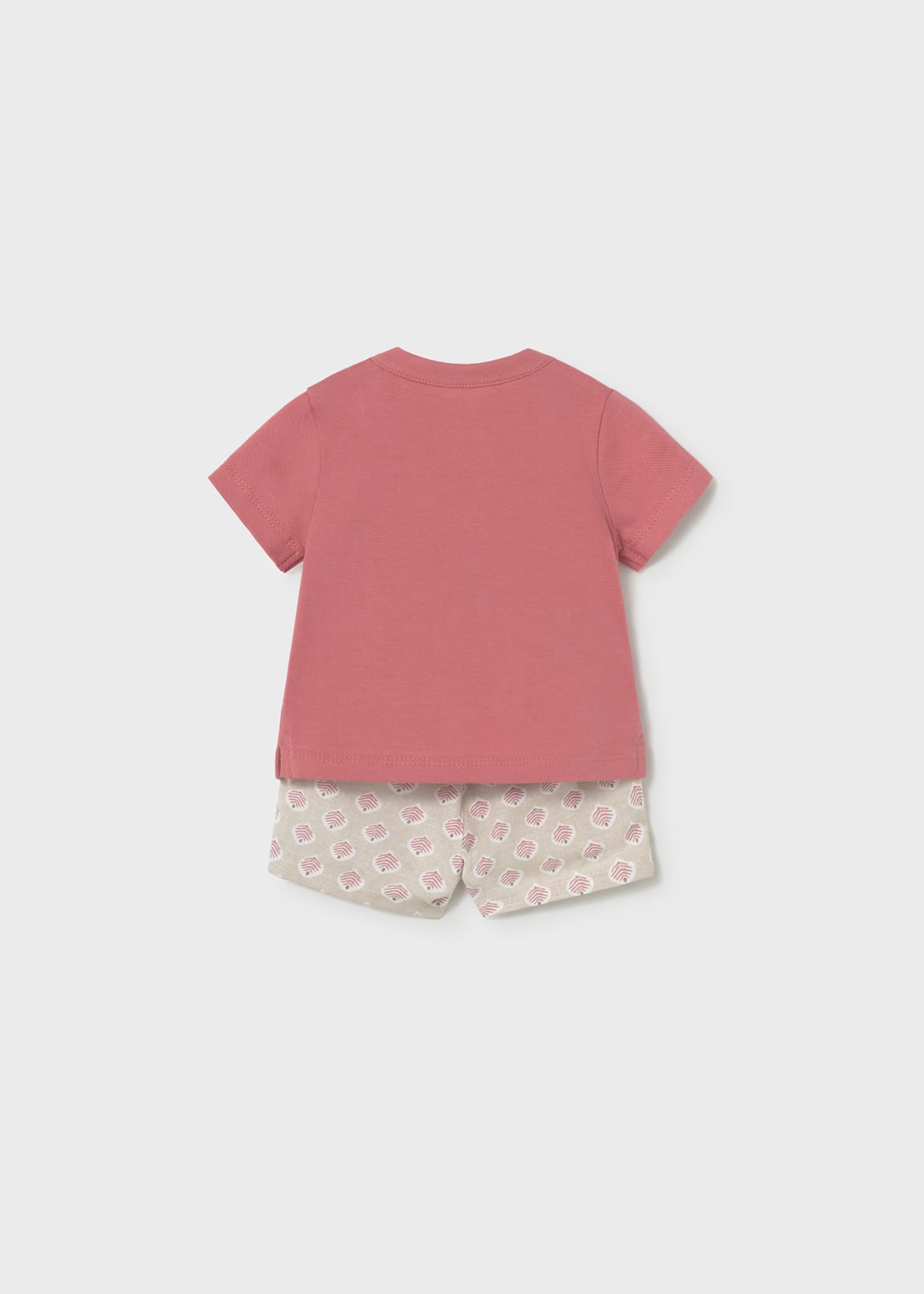 Conjunto pantalón corto estampado y polo