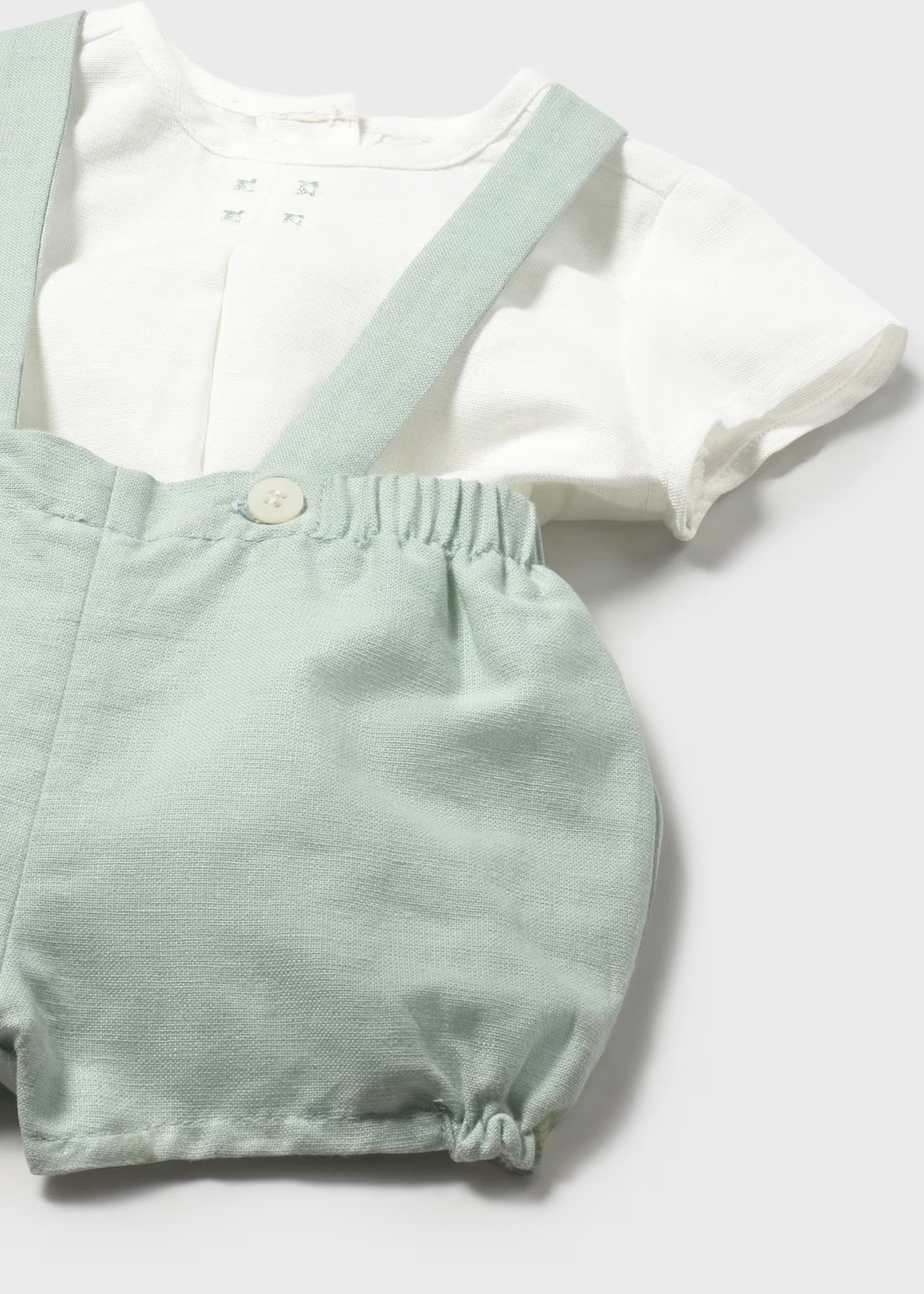 Conjunto pantalón corto tirantes y camisa